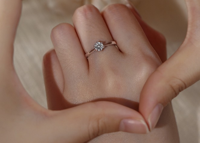 The Sloane Solitaire Ring in gold
